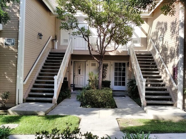 Front view - 3859 Thorncroft Ln