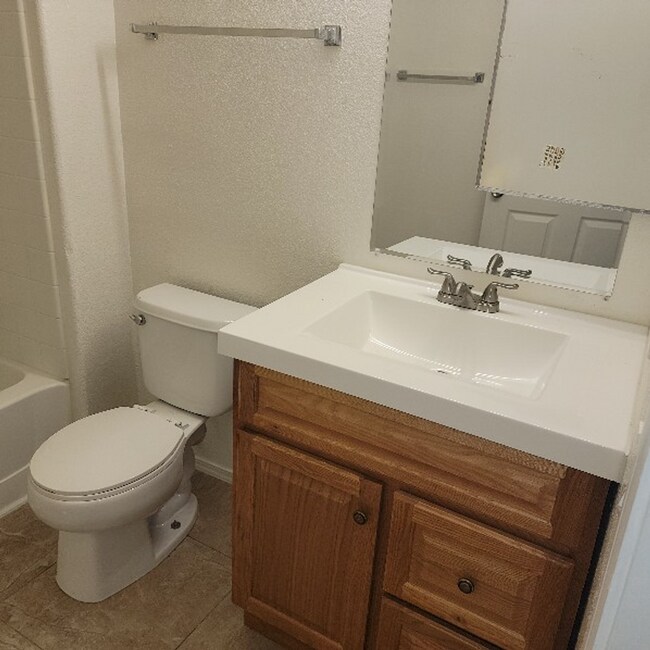 Foto del edificio - Cozy 2 Bedroom Condo in Northwest