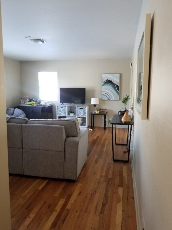 Foto del edificio - 1325 Crestmore Pl
