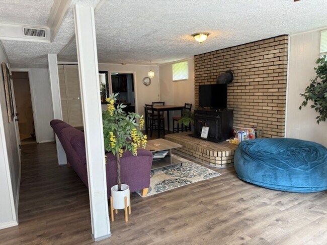 Foto del edificio - Knoxville 37921 - 1 bed 1 bath downstairs ...