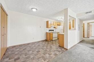 Building Photo - Emerald Lakes