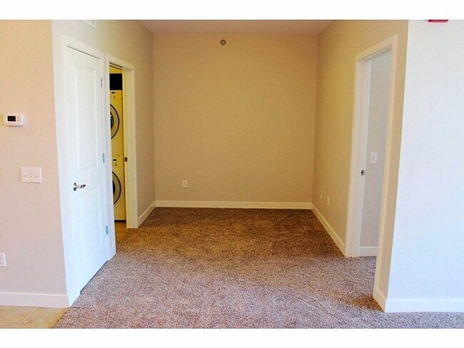 Foto del edificio - Eastwood Commons 1bd/1ba Condo - Available 6/1