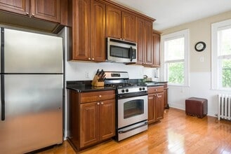 Building Photo - 532 Adams St