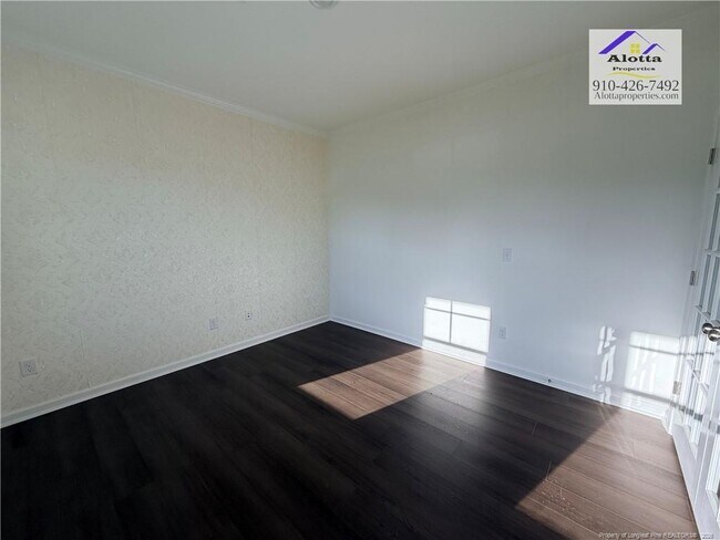 Foto del edificio - 156 Hanover Dr