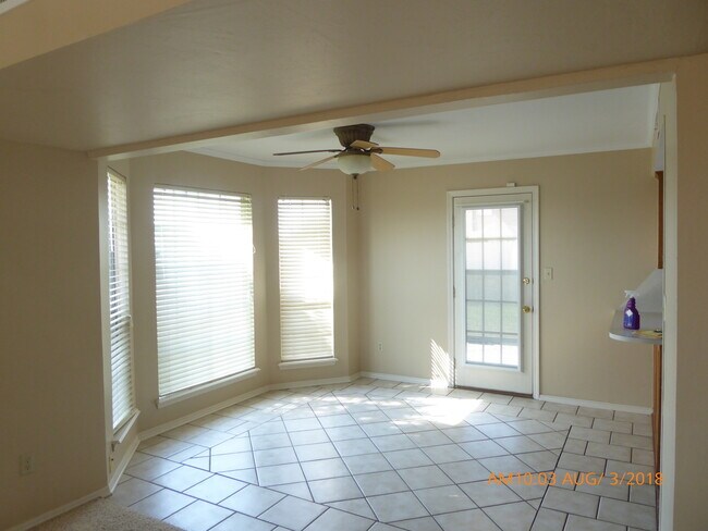 Building Photo - 4302 SW Parkridge Blvd