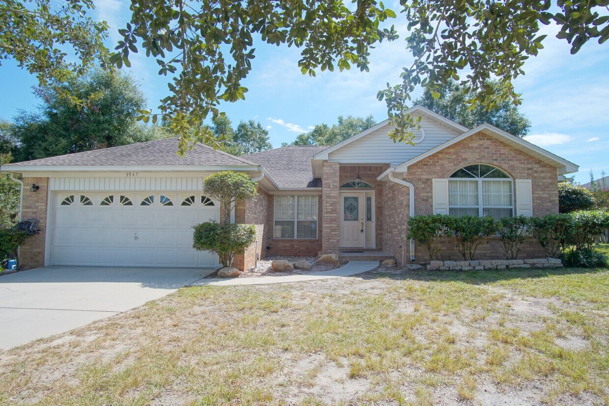 Primary Photo - 4 bedroom 2 bathroom brick home in Milton ...