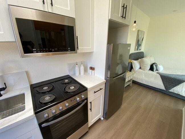 Building Photo - 3042-3044 J St