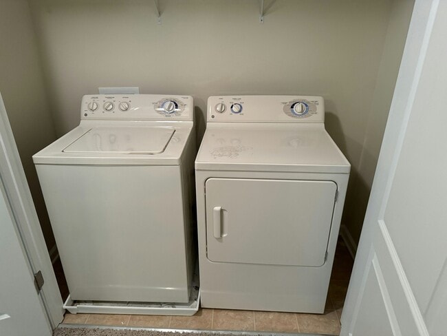 Building Photo - 506 Hillside Trail