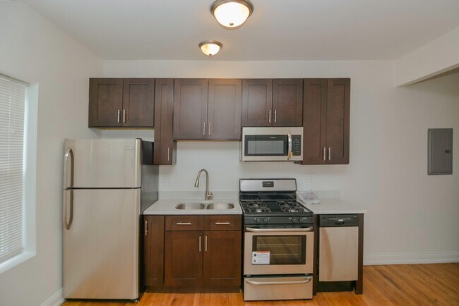 Building Photo - 4911 W Cuyler Ave
