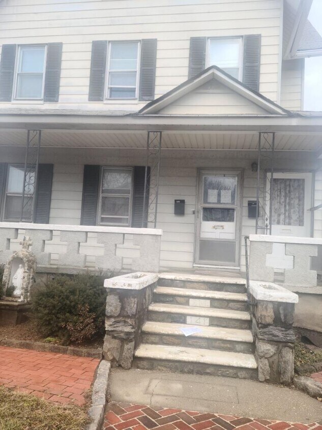 Primary Photo - 141 Beekman Ave