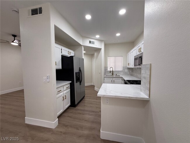 Building Photo - 2117 Echo Bay