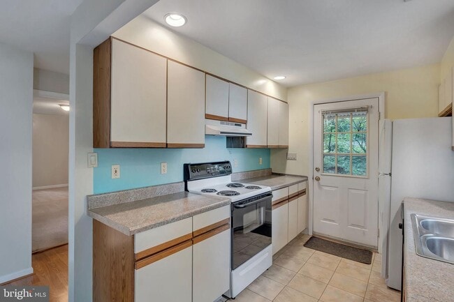 Building Photo - 54 Oak Hill