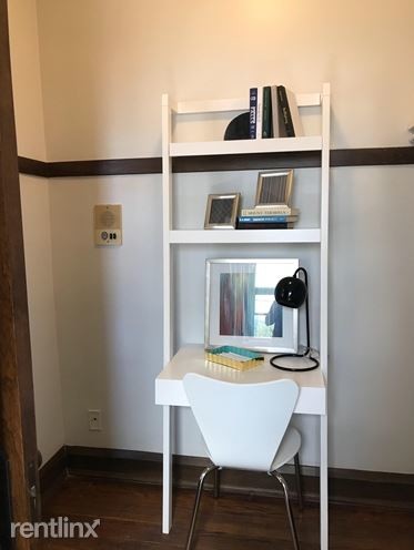 Building Photo - Studio, 1 bath Apartment - 1363 E 53rd St