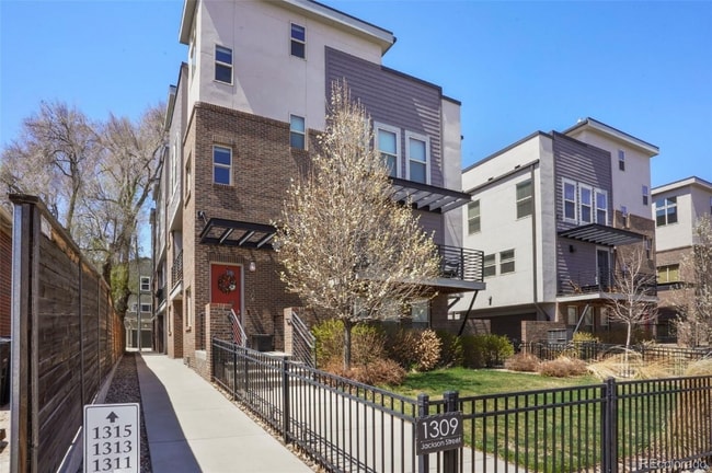 Photo - 1313 Jackson St Townhome