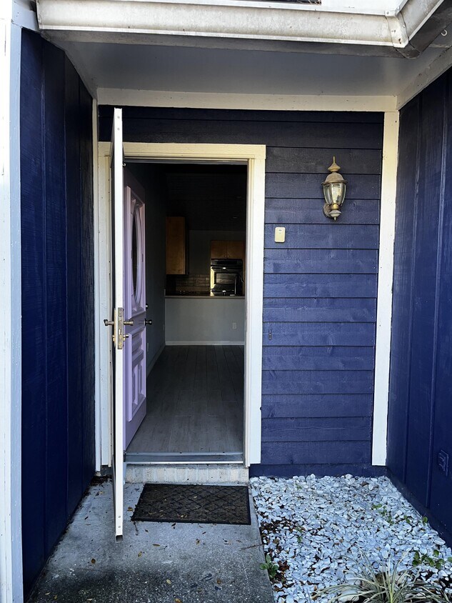 Primary Photo - 5584 Cabot Dr N