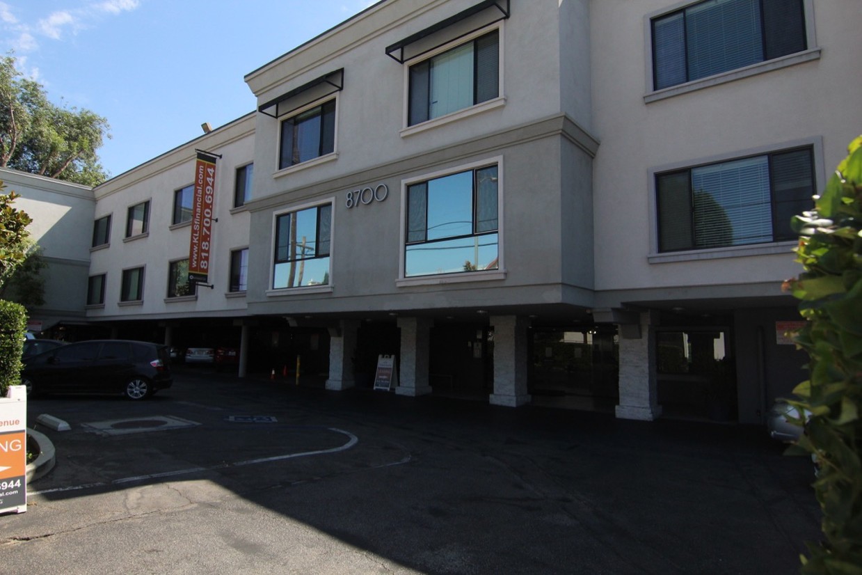 Primary Photo - 6700 De Soto Ave