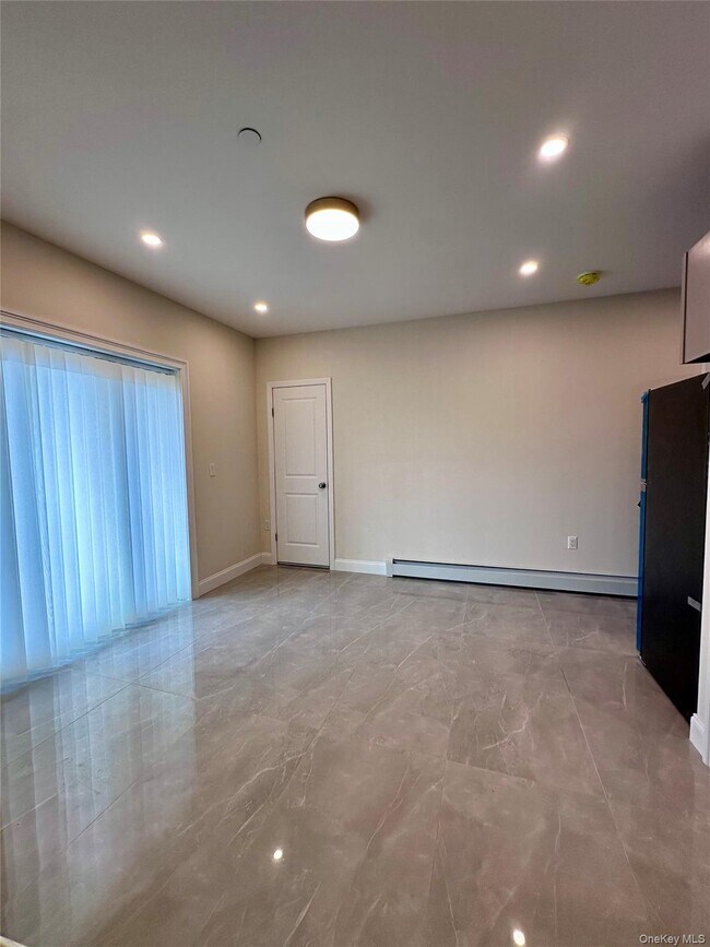 Foto del edificio - 64-67 185th St