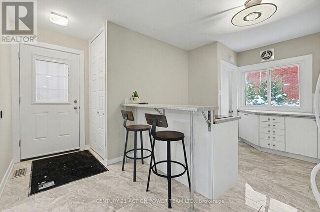 Photo du bâtiment - 1221 Kitchener Ave