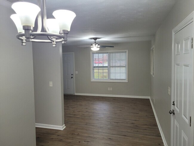 Building Photo - 1711 Floyd Rd