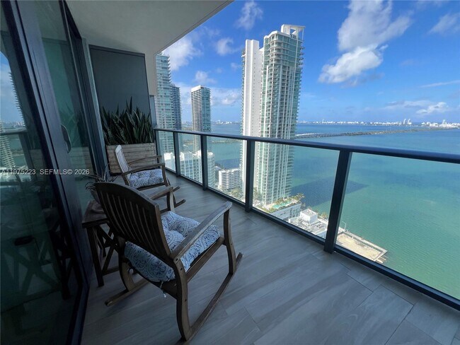 Foto del edificio - 460 NE 28th St