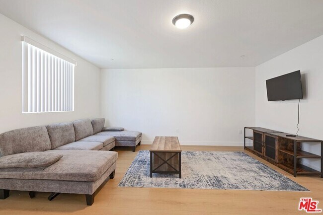 Foto del edificio - 1444 E 20th St