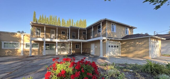Foto del edificio - 7610 Miller Ave