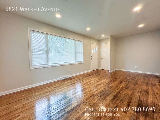 Foto del edificio - 6821 Walker Ave