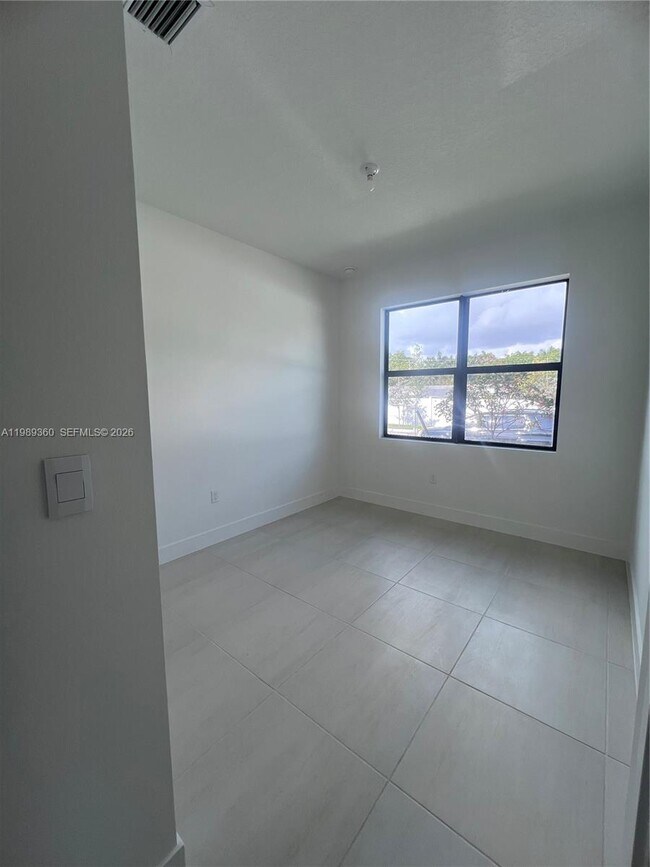 Foto del edificio - 4784 SW 72nd Terrace