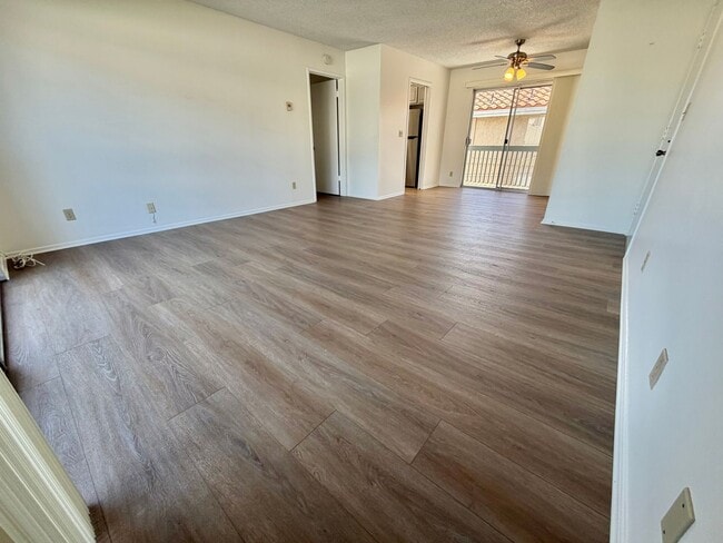 Foto del edificio - 1912 Bataan Rd