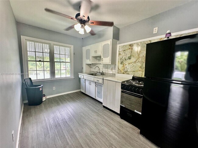 Foto del edificio - 1260 NE 115th St