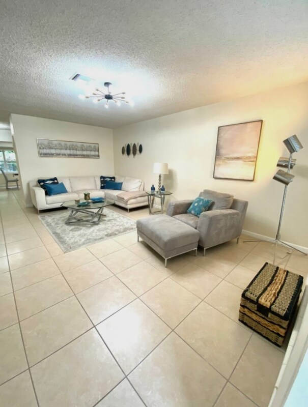 Foto del edificio - 1641-1643 NE 55th St