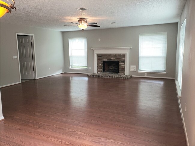 Foto del edificio - 8714 Warrenford Dr
