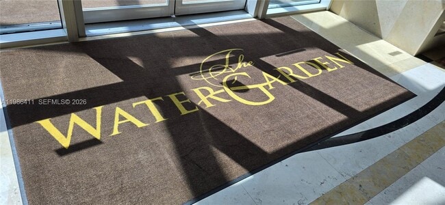 Building Photo - 347 N New River Dr E