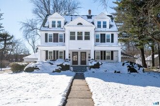 Building Photo - 1701 Boulevard