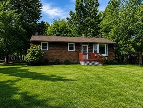 Building Photo - 27 Midway Dr