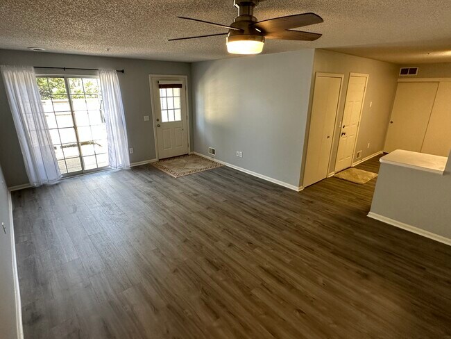 Foto del edificio - 10802 Lexington Dr