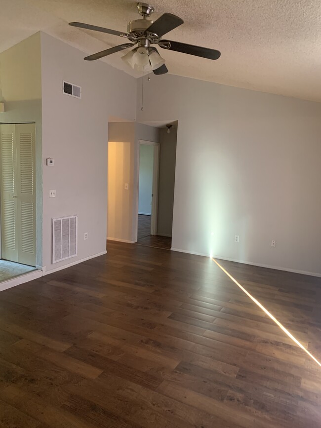 Living Room - 1252 Aladdin Rd