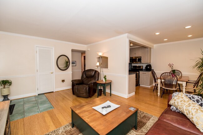 Building Photo - 414A Willow Turn