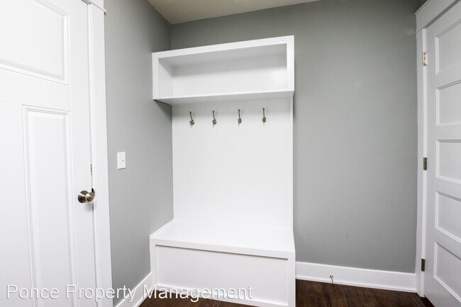 Building Photo - 4 br, 3 bath House - 8860 South 78th