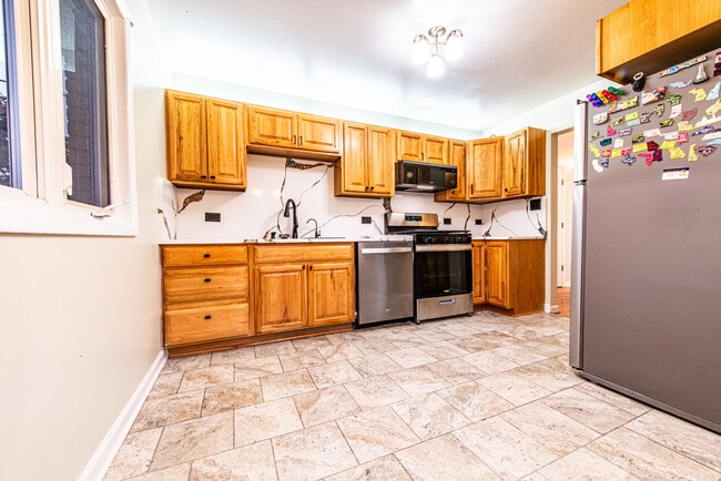 Foto del edificio - 4804 N Ozark Ave