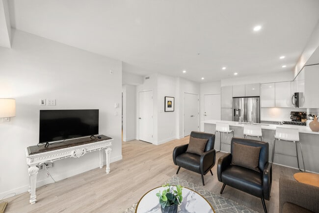 Building Photo - 2649 James St