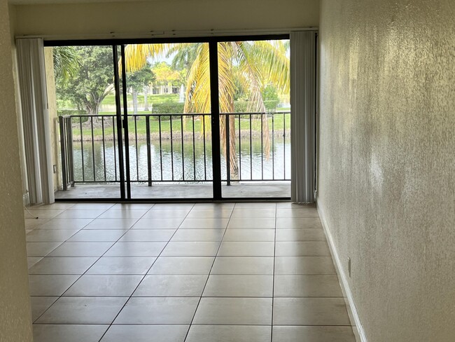 Building Photo - 1523 Lake Crystal Dr