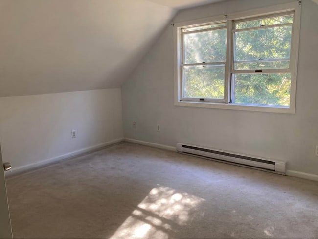 Building Photo - 11 Ivanhoe Dr