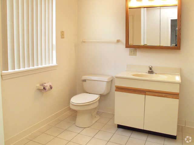Bathroom - Carriage Hill