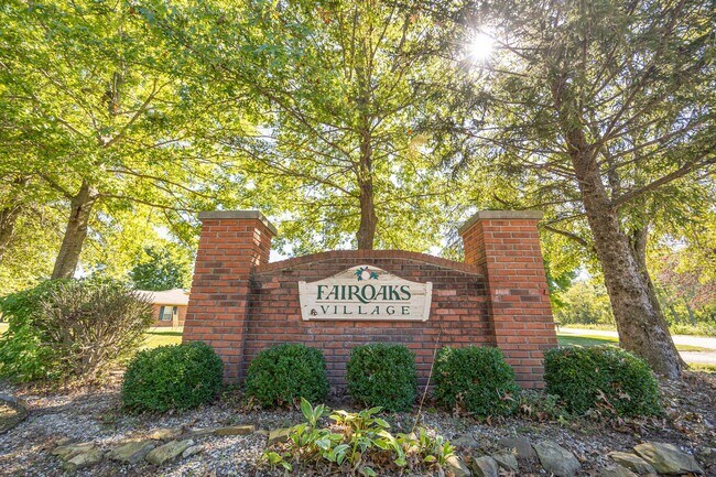 Foto del edificio - 10854 Country Club Rd