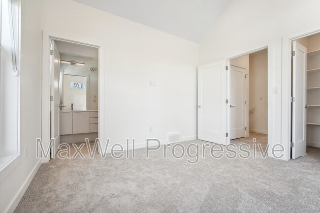 Building Photo - 7136-7193 93 St NW