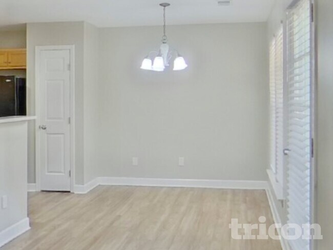 Foto del edificio - 124 Bathurst Ln