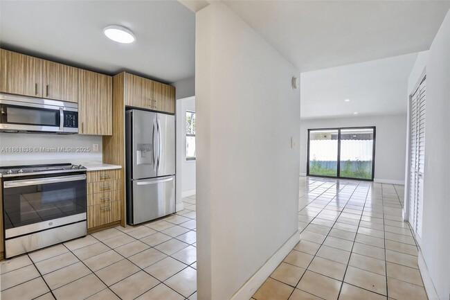 Building Photo - 1721 SW 40th Terrace