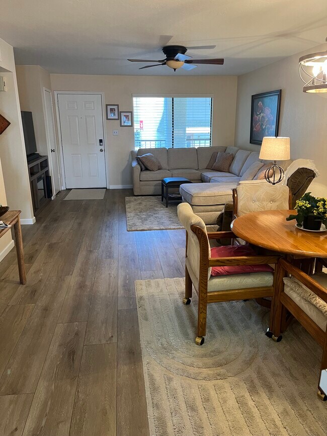 Dining/Living Room - 5518 E Lindstrom Ln