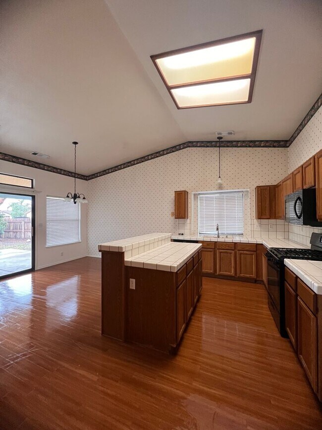 Foto del edificio - 1825 MODOC AVE 3 BEDROOM 2 BATHROOM EASTSI...